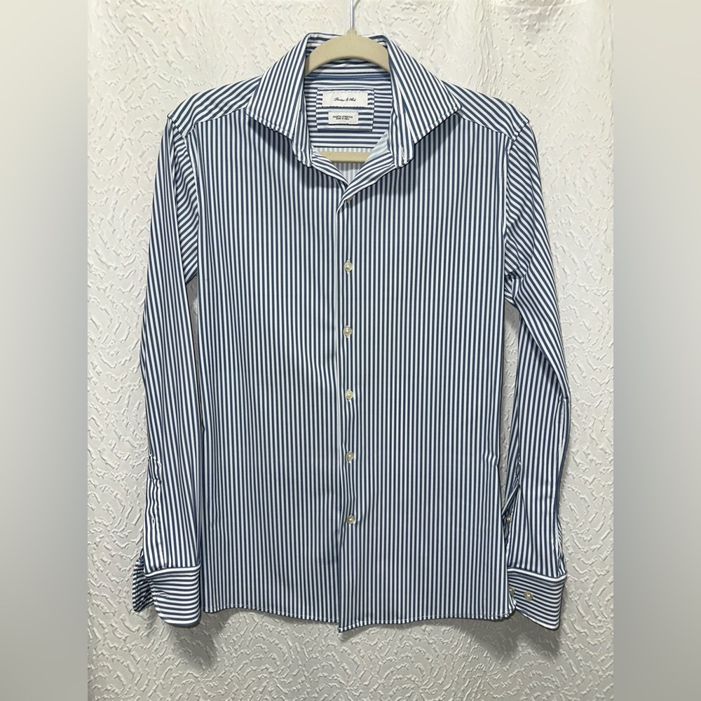 PORTER & ASH Men’s Navy and White Striped Tech Dress Shirt
